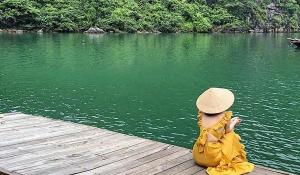 Đến Quảng Bình, “detox“ tinh thần dưới dòng suối xanh ngọc bích