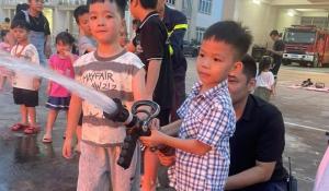 Trải nghiệm bổ ích trong chương trình “Lính cứu hỏa nhí”