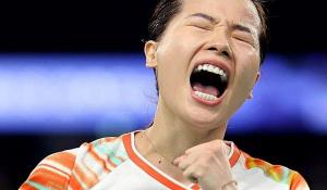 Thắng kịch tính tay vợt Đan Mạch, Nguyễn Thùy Linh vào chung kết Canada Open 2025