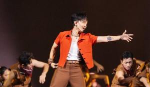 Đen và Hoàng Dũng trực tiếp cầm máy quay MV ca khúc mới tại sân khấu concert “Xoay tròn“