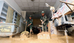 Quân đội tích cực giúp địa phương, nhân dân khắc phục hậu quả mưa lũ